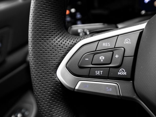 VW - Golf Variant R-Line 1.5 eTSI DSG AHK Navi Kamera_8